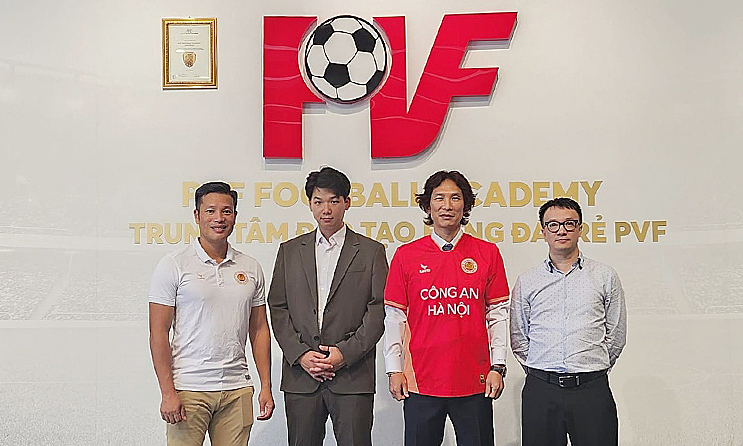 choang-voi-muc-luong-cua-hlv-gong-duoc-nhan-tai-clb-cahn-cao-nhat-v-league