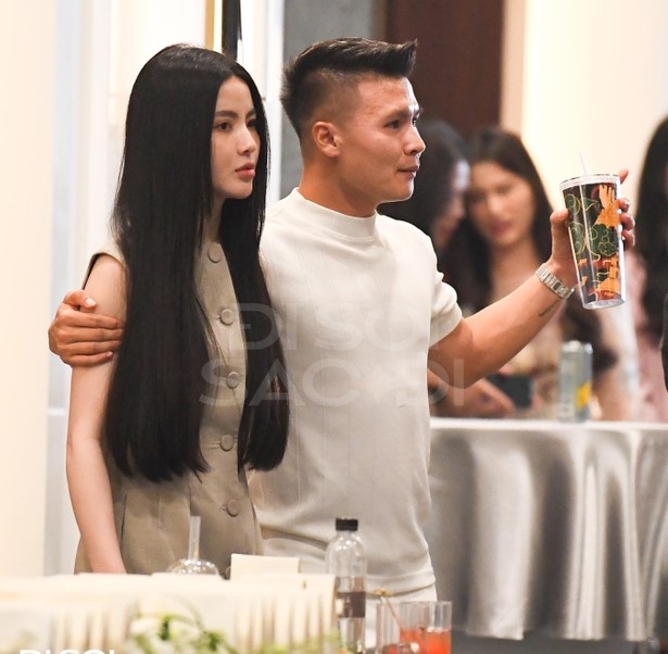 can-canh-nhan-sac-vo-sap-cuoi-cua-quang-hai-chi-1-diem-du-de-duoc-khen-xinh-hon-vo-van-hau