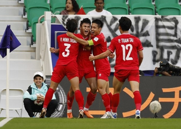 hlv-troussier-duoc-chuyen-gia-khen-het-loi-ong-ay-da-thanh-cong-voi-cau-thu-tre